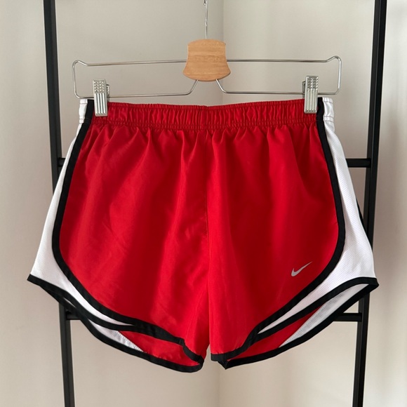 Bundle of 4 Women’s Nike Shorts, size M - Picture 4 of 9